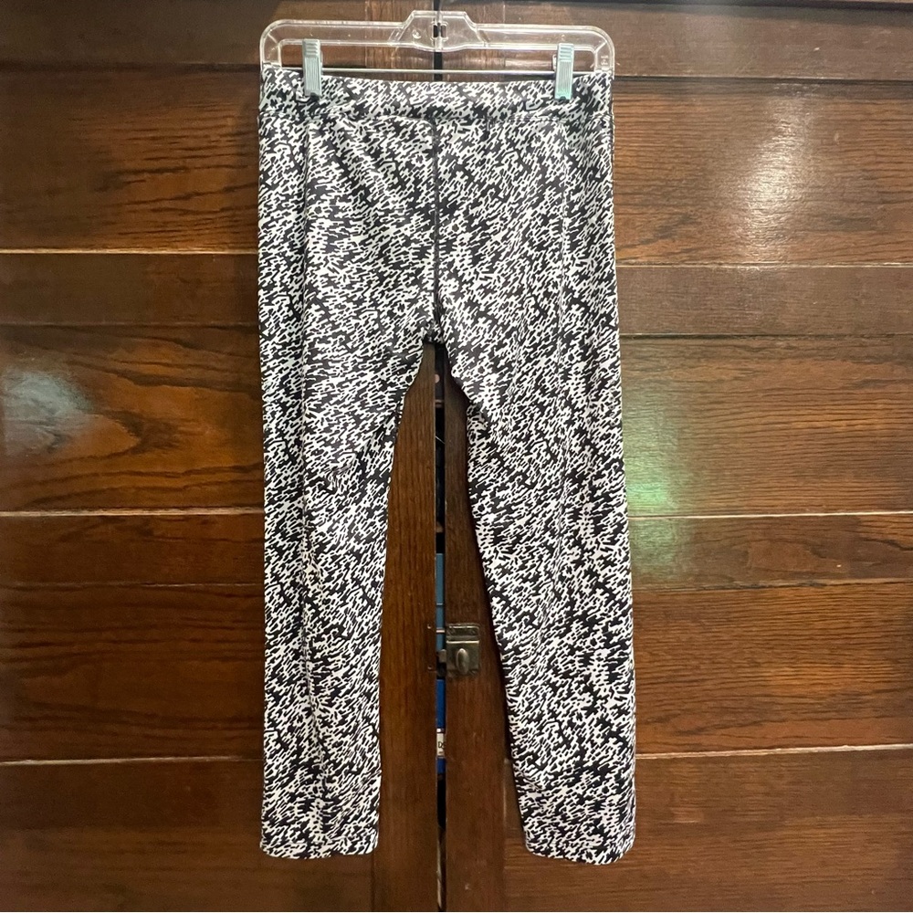 ✅Nike Dri-FIT women’s medium Black white crop leggings tights low rise pants run